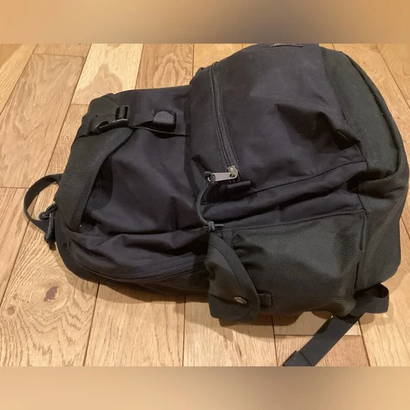 Filson surveyor 36 L Black Men's Backpack - Picture 6 of 13